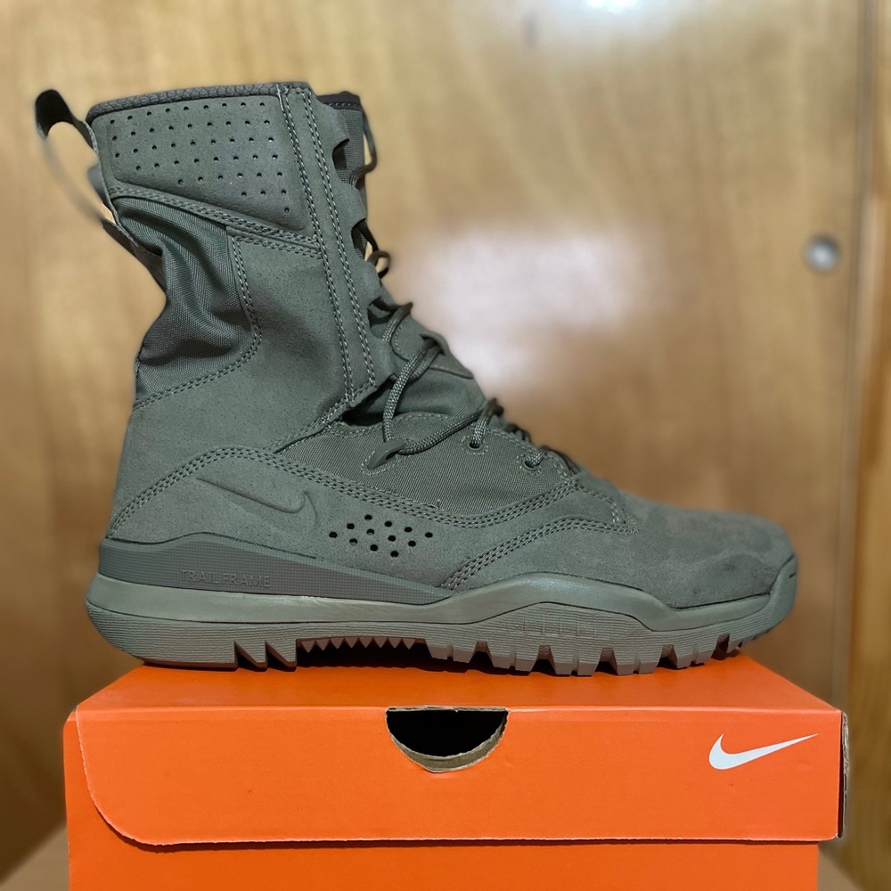 NIKE SFB FIELD 2 8” 10.5 men’s